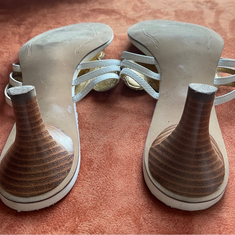TAHARI White LEATHER PARADISE Strappy SANDALS Size 9M - Picture 5 of 16